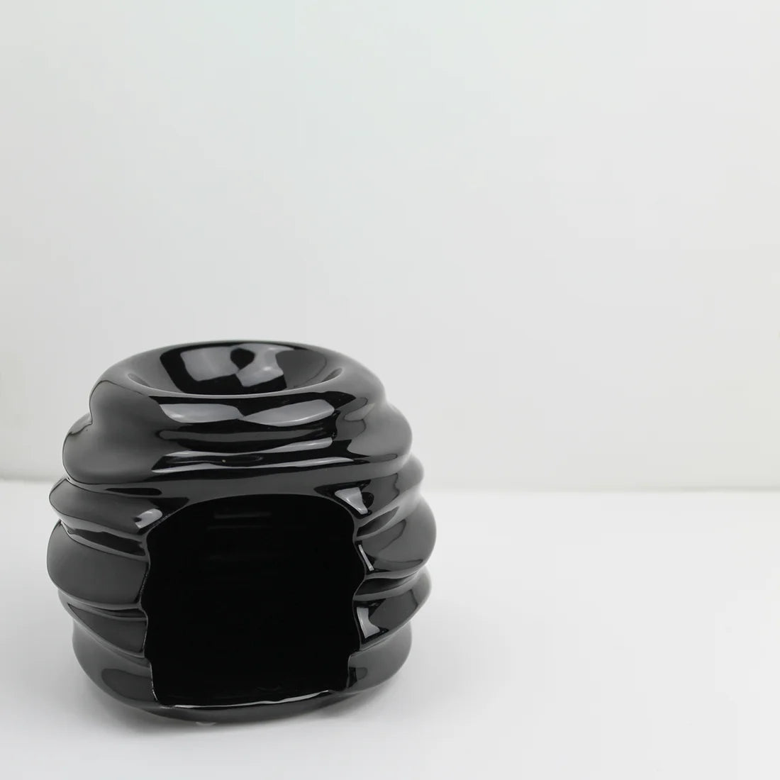 Mendwick Hive Wax burner in Black